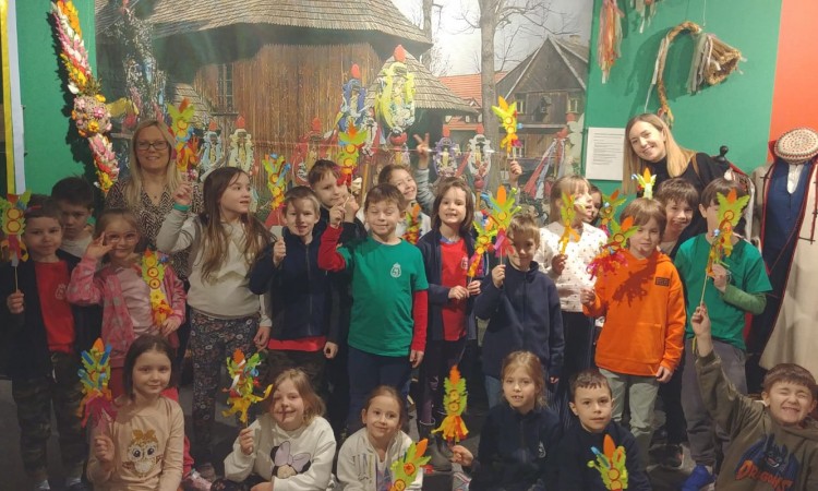 Klasa 1b z wizytą w Muzeum Niepodległości w Myślenicach