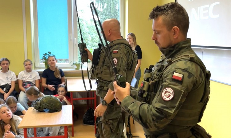 Szkolenie z 6 Batalionem Dowodzenia – lekcja patriotyzmu i praktycznych umiejętności